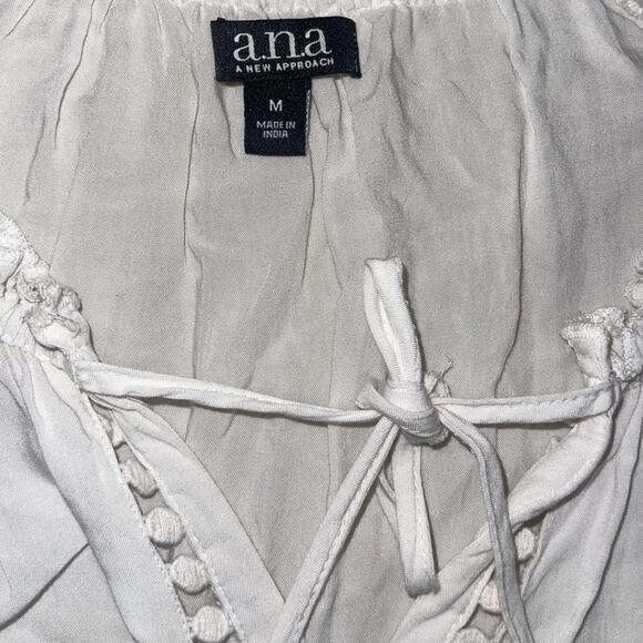 a.n.a A new approach embroidered floral peasant Blouse boho Size medium - Picture 4 of 4